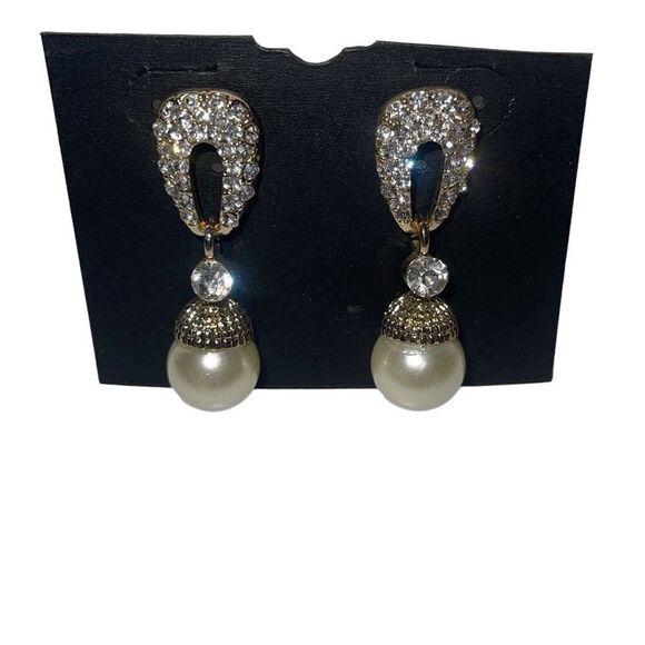 JCPenny Fashion Earrings Tear Drop Pearl Diamond Gold Medal NWT - Picture 2 of 4